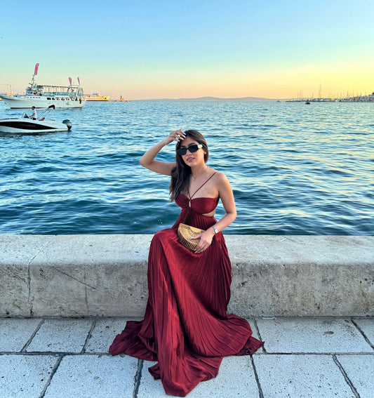 Hay Luxe Pleated Flowy Maxi Dress In Maroon