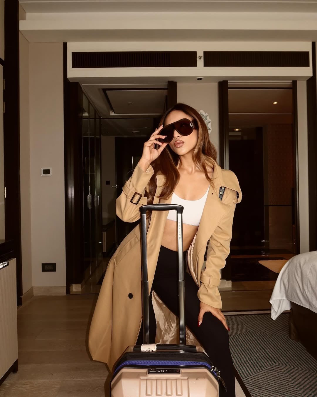 Essie Statement Premium Trenchcoat In Khaki