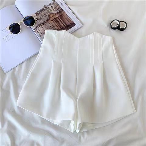 Seul Statement Shorts In White