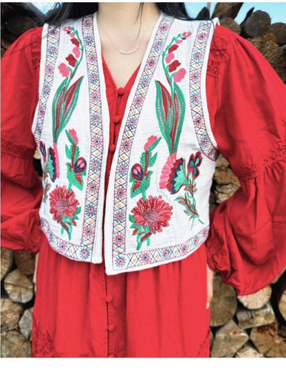 Cari Statement Vest Top In Beige